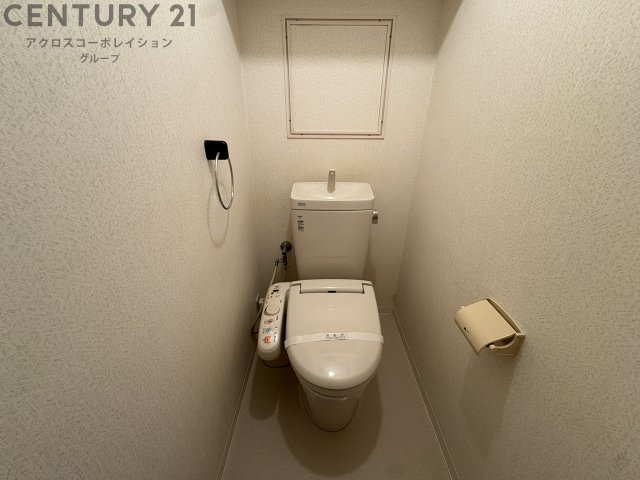 トイレ　温水洗浄便座付きのトイレです♪