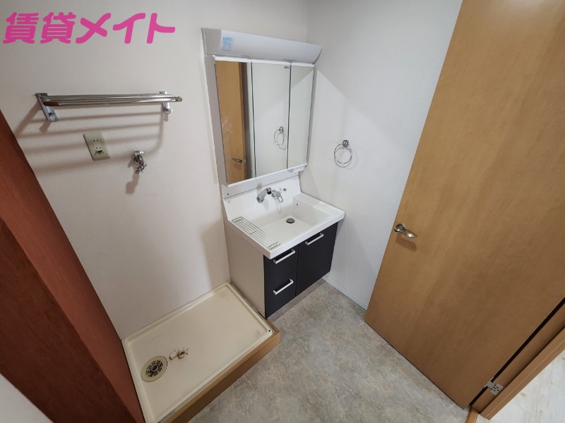 洗面設備　反転タイプ参考写真