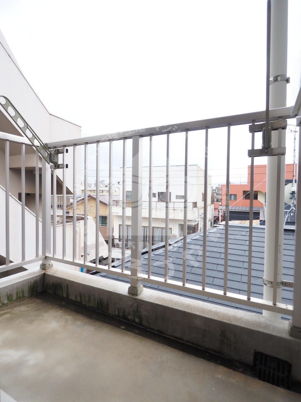 バルコニー　前面に建物がなく開放的な景色は最上階ならではです