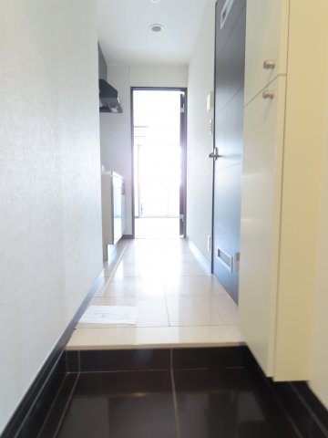 玄関　※他部屋の参考写真です。