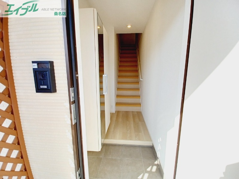 玄関　同タイプの部屋写真です。