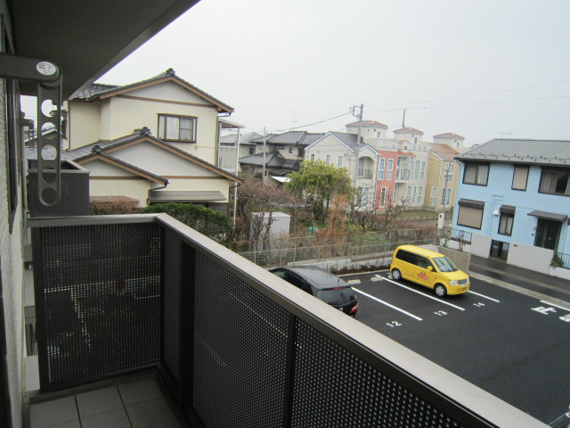 バルコニー　南側は駐車場です。別部屋参考写真。