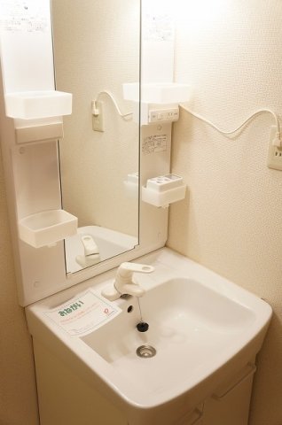 洗面設備　ゆったりとスペースのある洗面所