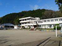 小学校　真庭市立落合小学校（小学校）まで626m