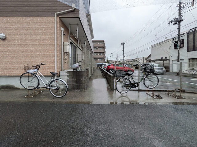 エントランス　駐輪ラック
