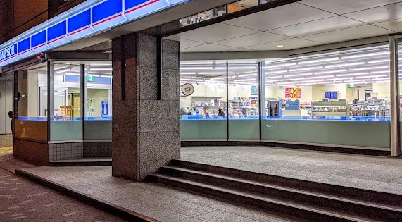 コンビニ　ローソン浅草4丁目店（コンビニ）まで103m
