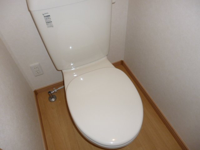 トイレ　別号室の参考写真です。