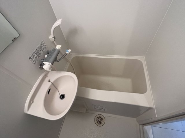 バス・シャワールーム　※別部屋の参考写真です。