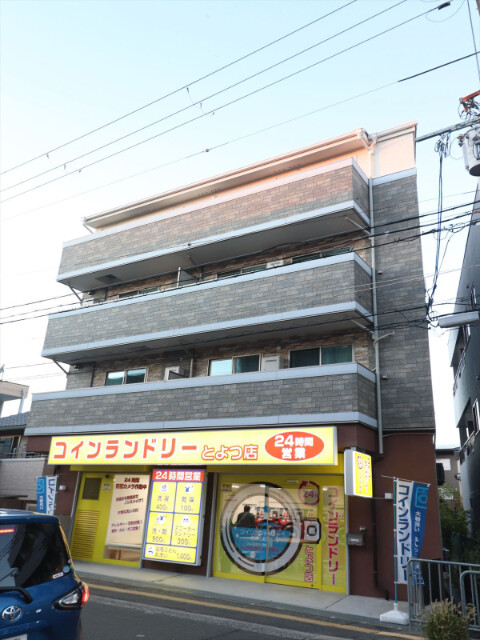 建物外観　木造2階建てです
