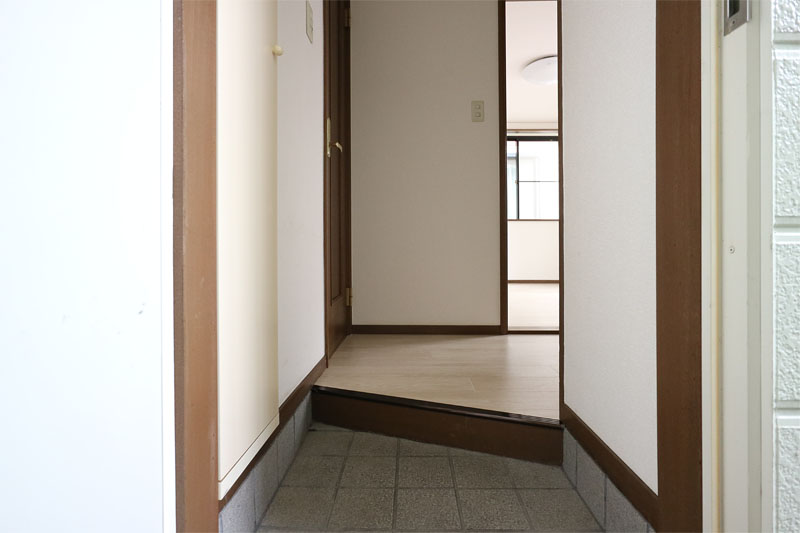 玄関　※別号室です