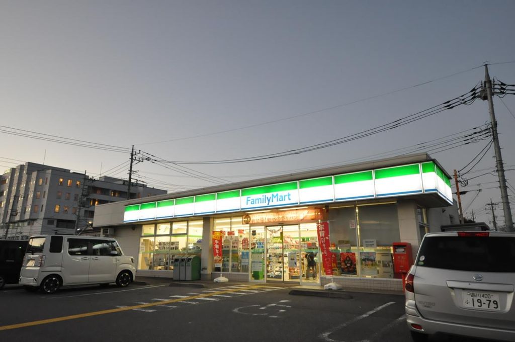 コンビニ　ファミリーマート三郷かまくら店（コンビニ）まで410m