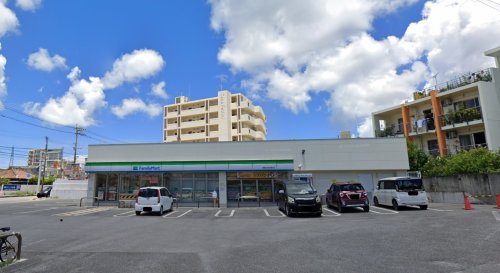 コンビニ　ファミリーマート 那覇小禄本通り店（コンビニ）まで49m