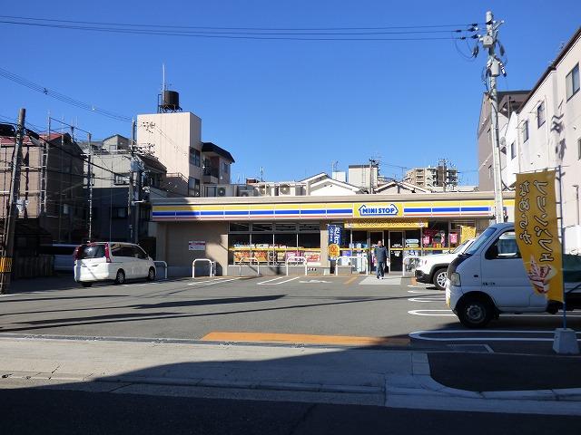 コンビニ　ミニストップ（コンビニ）まで747m