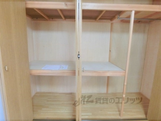 収納　部屋一面の大きな収納です