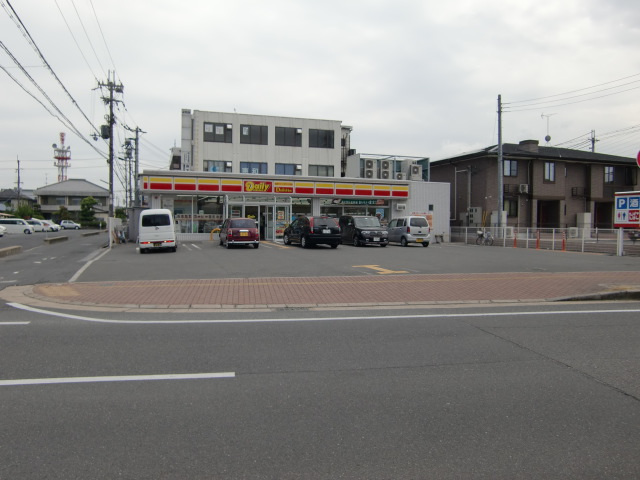 コンビニ　デイリーヤマザキ大和高田中町店（コンビニ）まで711m
