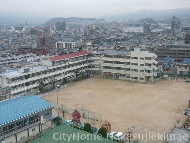 小学校　広島市立緑井小学校（小学校）まで967m