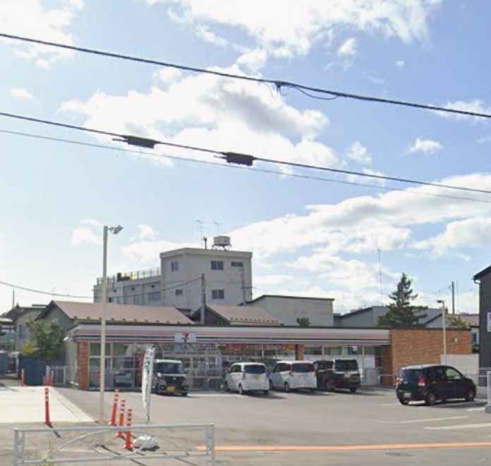 コンビニ　セブンイレブン八戸ゆりの木通り店（コンビニ）まで386m