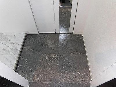 玄関　おしゃれなトイレで、嬉しいウォシュレット付き♪