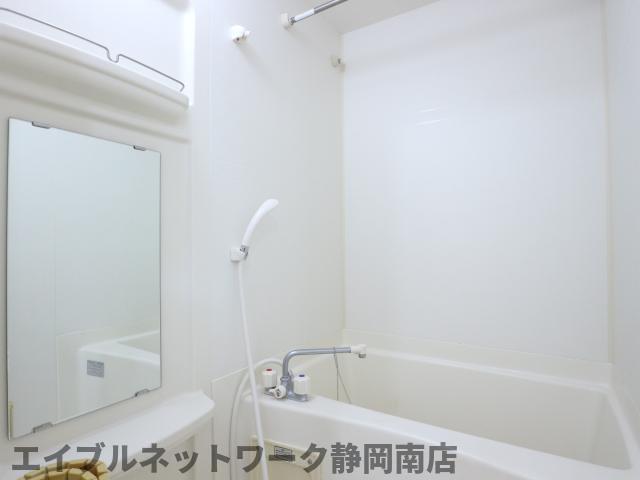 バス・シャワールーム　ゆったり過ごせるお風呂です