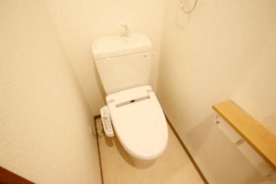 トイレ　※掲載写真は同マンション別部屋参考写真となります。