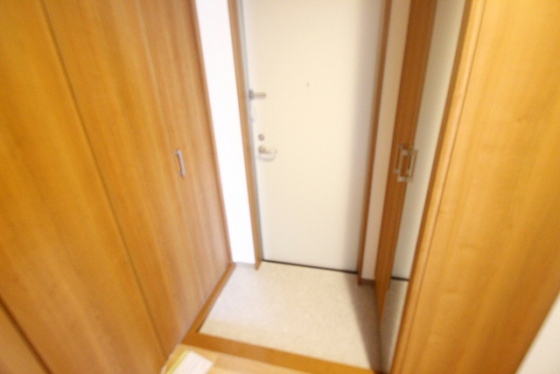 玄関　※掲載写真は同マンション別部屋参考写真となります。