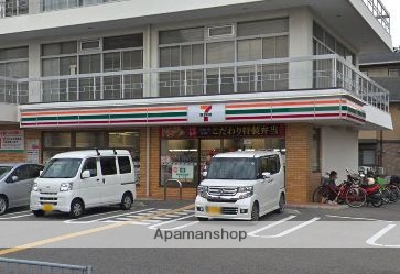 コンビニ　セブンイレブン（コンビニ）まで785m