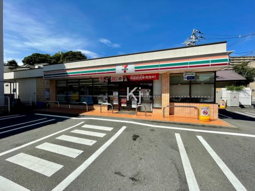 コンビニ　セブンイレブン 横浜永田東3丁目店（コンビニ）まで166m