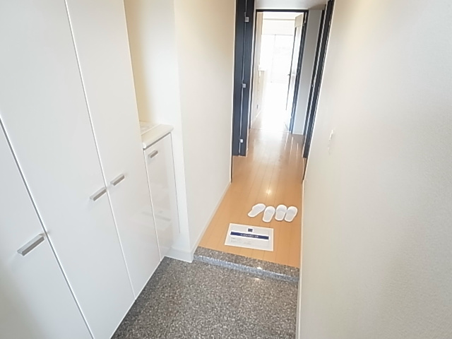 玄関　同一物件別部屋