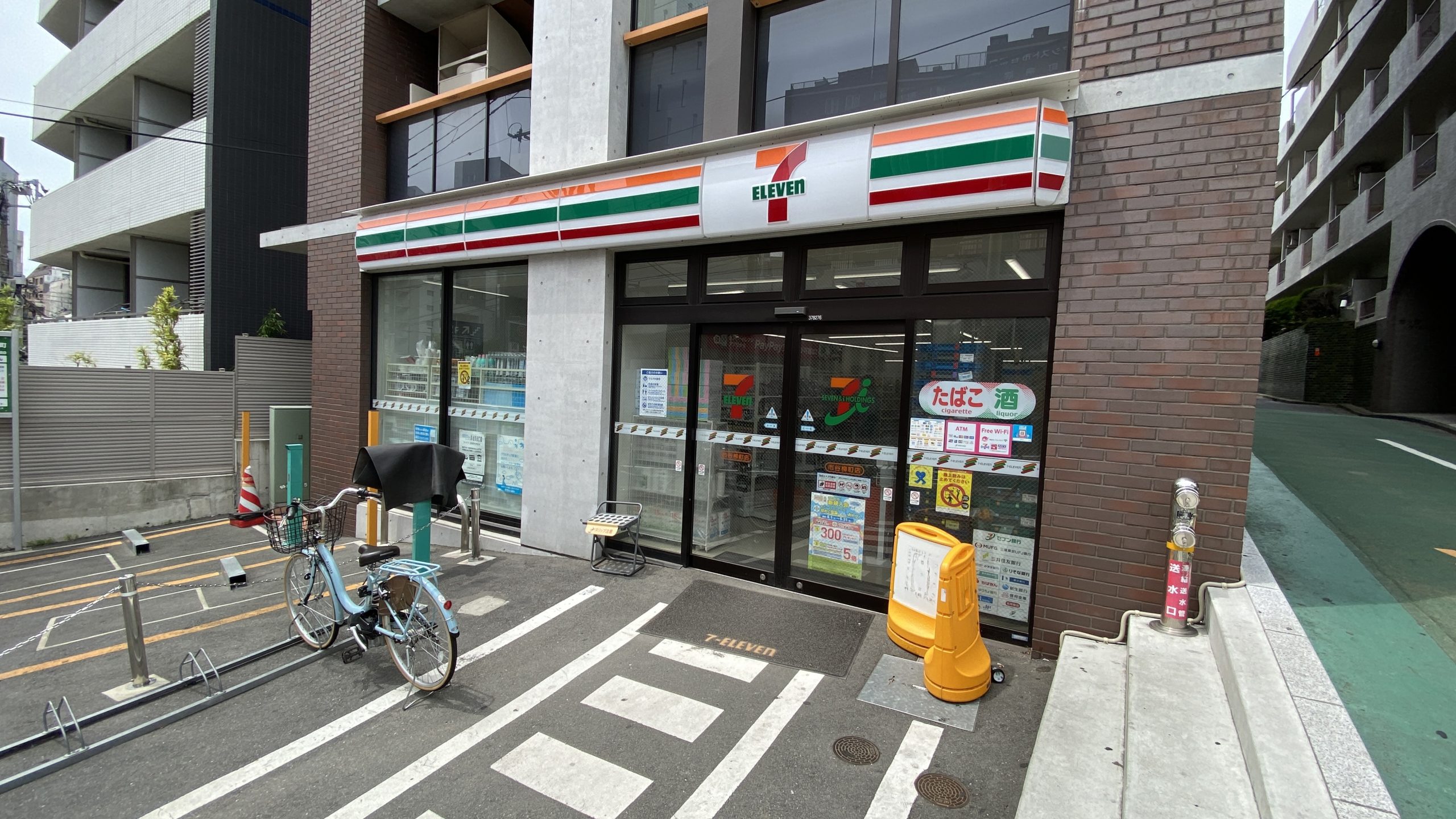 コンビニ　セブンイレブン市谷柳町店（コンビニ）まで404m