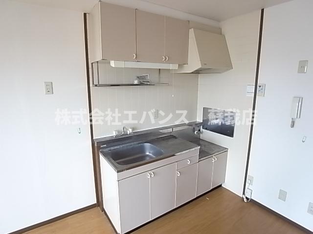 キッチン　コンパクトなキッチンで掃除もラクラク