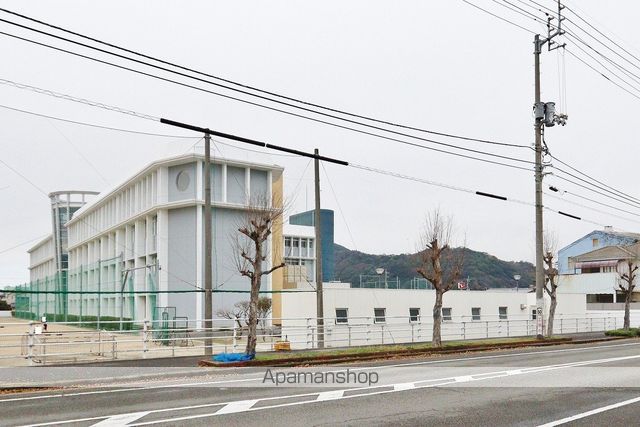 中学校　鳴門市第一中学校（中学校）まで536m