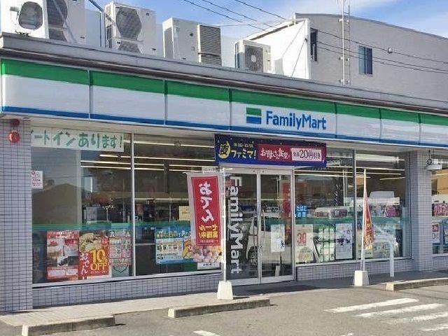コンビニ　ファミリーマート（コンビニ）まで470m