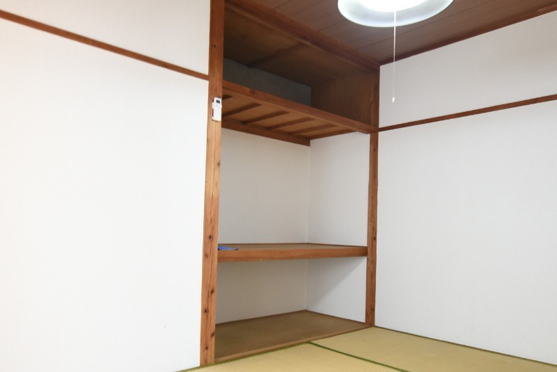 収納　押入