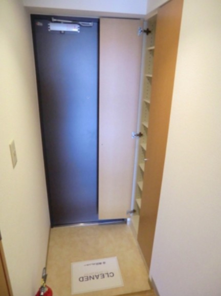 玄関　※別部屋参考写真