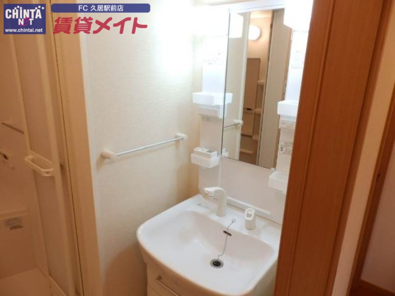 洗面設備　別部屋反転タイプ