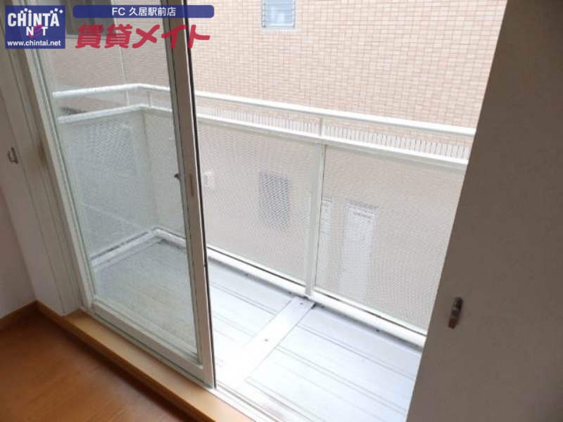 バルコニー　別部屋反転タイプ
