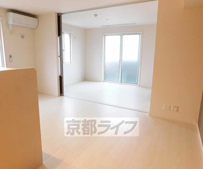 居室・リビング　奥行きのあるお部屋です。
