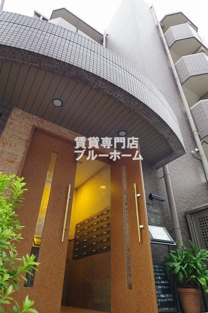 建物外観　鉄筋コンクリート造5階建て