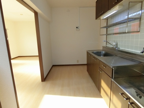 キッチン　別部屋の写真となります