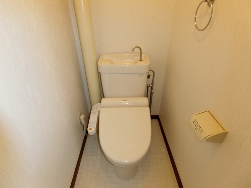 トイレ　別部屋の写真となります