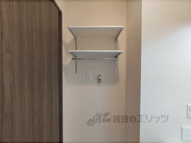 収納　洗濯機上