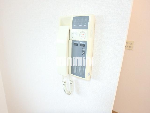 セキュリティ　インターホンで来訪者の対応ができます。