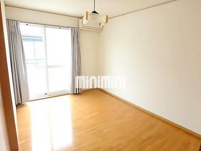 居室・リビング　南向きのお部屋です。