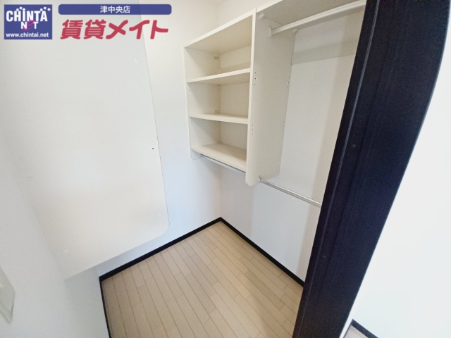 収納　同型参考写真