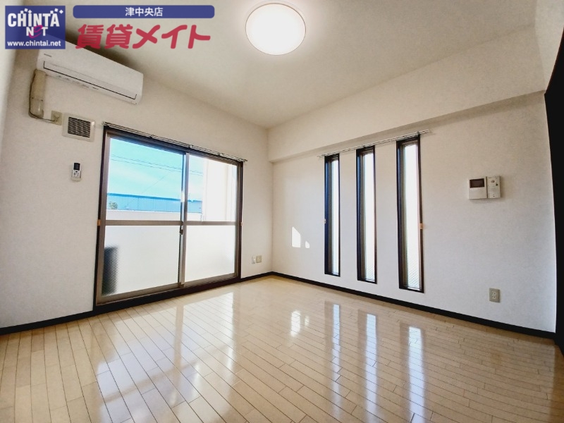 居室・リビング　同型参考写真
