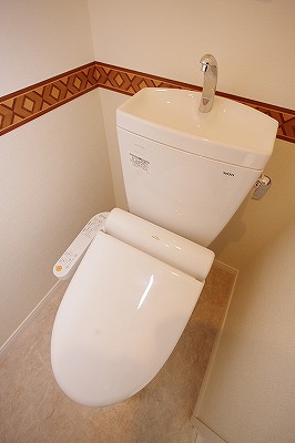 トイレ　温水洗浄便座付き