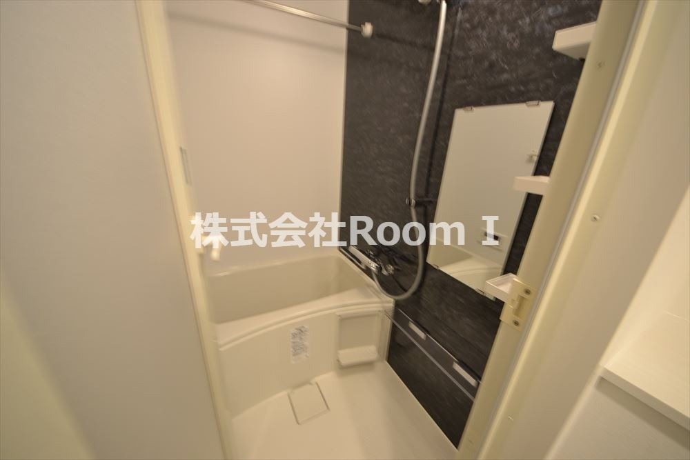 バス・シャワールーム　コンパクトで使いやすいお風呂です