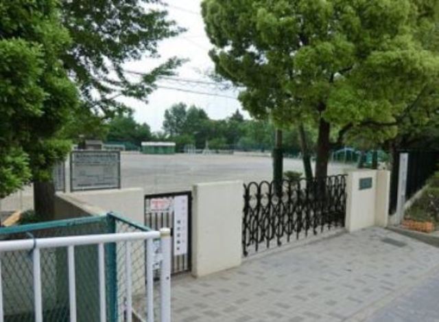 小学校　川崎市立富士見台小学校（小学校）まで714m