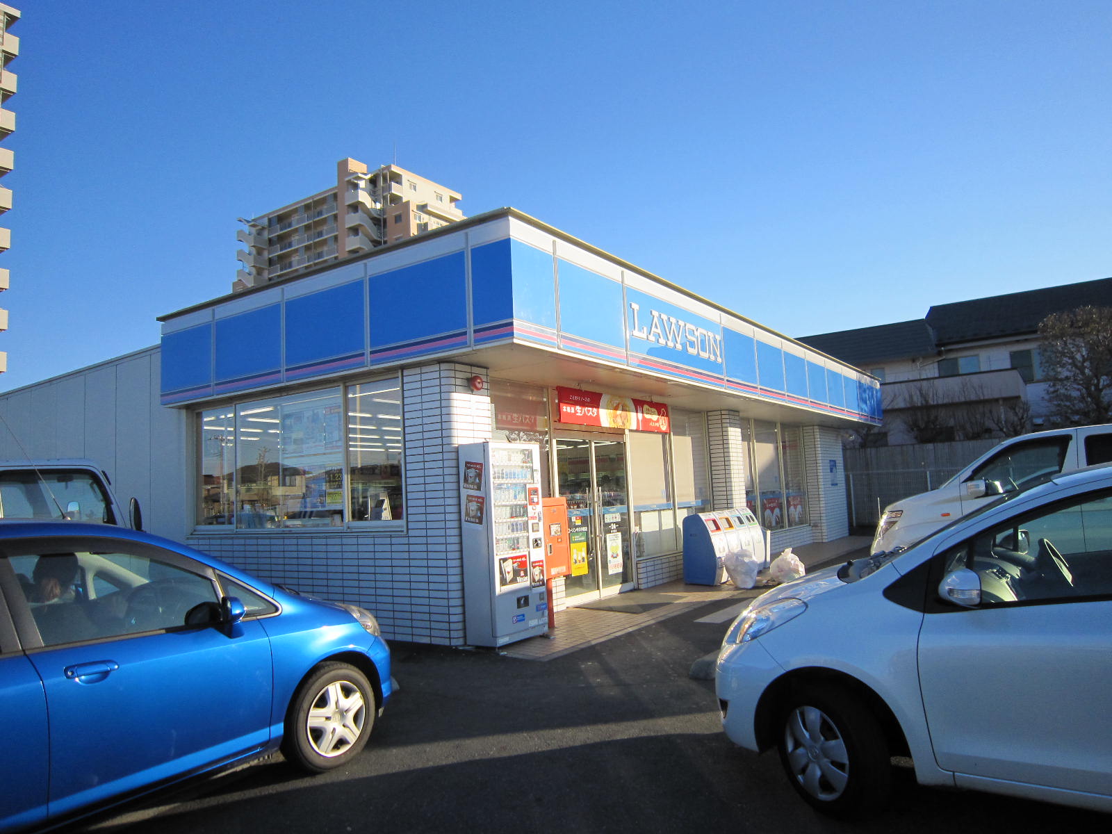 コンビニ　ローソンひたち野西店（コンビニ）まで673m