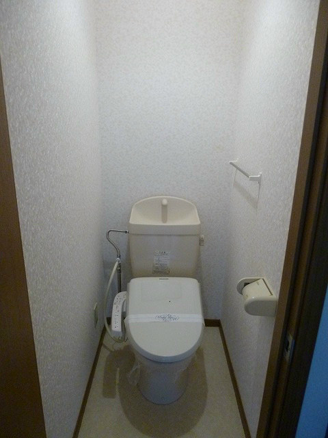トイレ　写真は103号室です（参考）